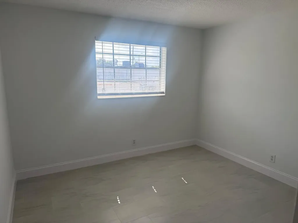 402 Lake Shore Drive West Palm Beach FL 33403