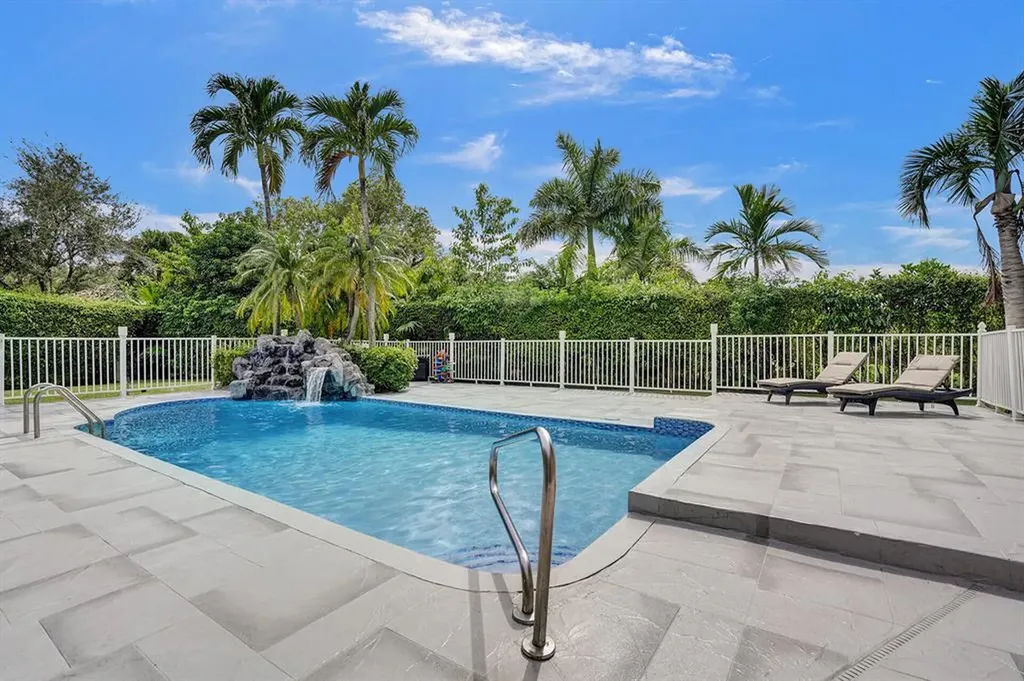 2150 Warwick Hills Way Coral Springs FL 33071