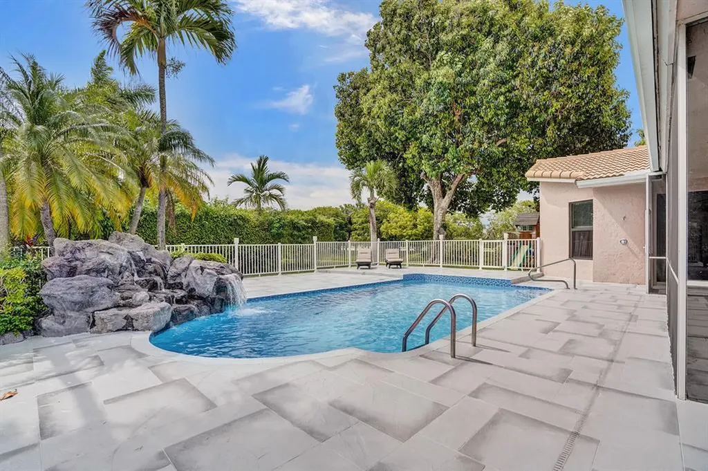 2150 Warwick Hills Way Coral Springs FL 33071