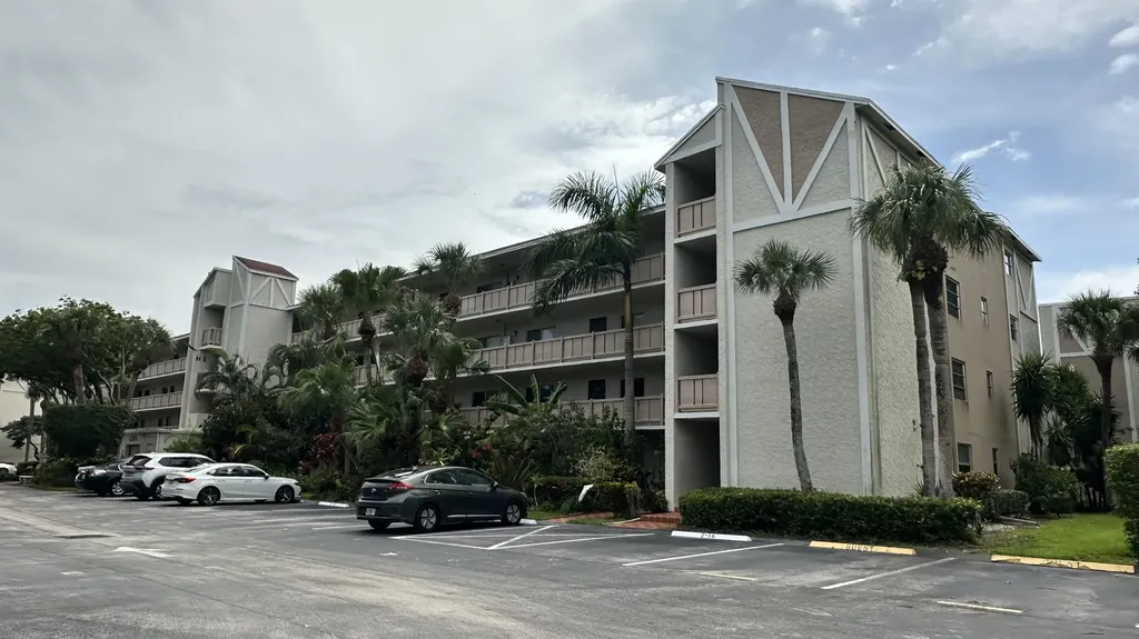 6585 Kensington Lane Delray Beach FL 33446