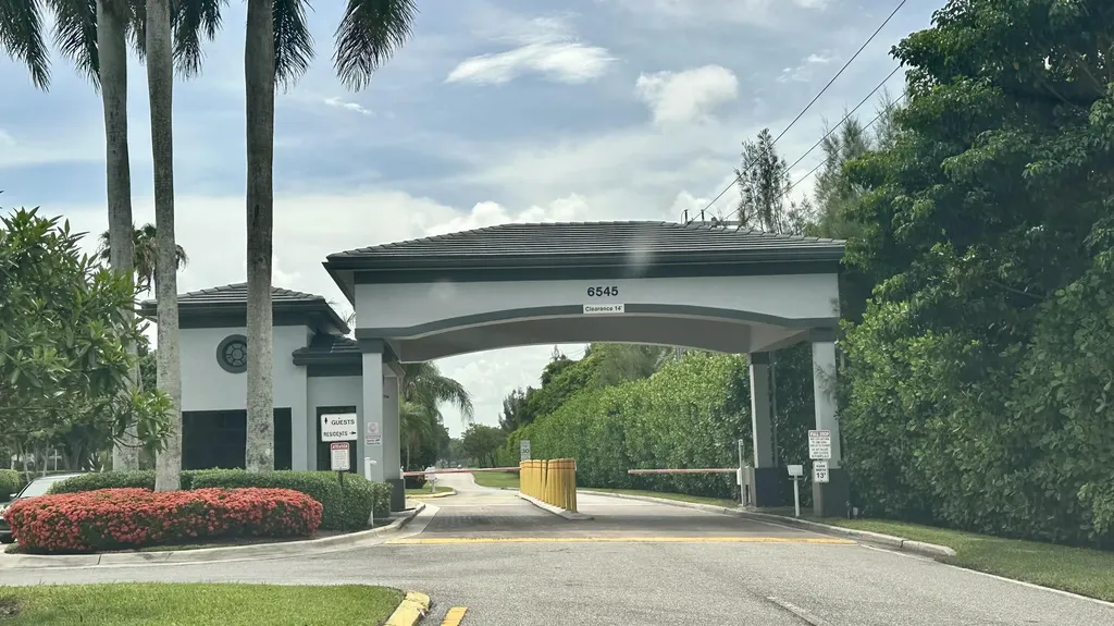 6585 Kensington Lane Delray Beach FL 33446