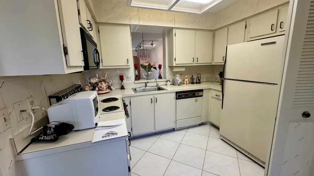 6585 Kensington Lane Delray Beach FL 33446
