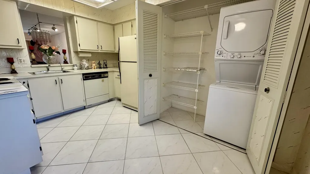 6585 Kensington Lane Delray Beach FL 33446