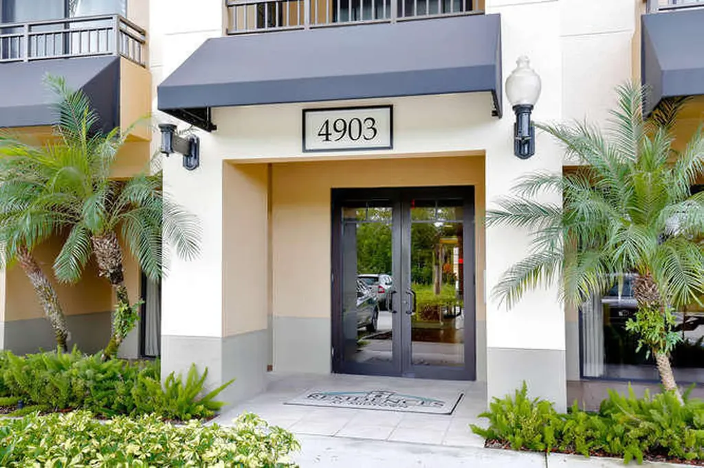 4903 Midtown Lane Palm Beach Gardens FL 33418