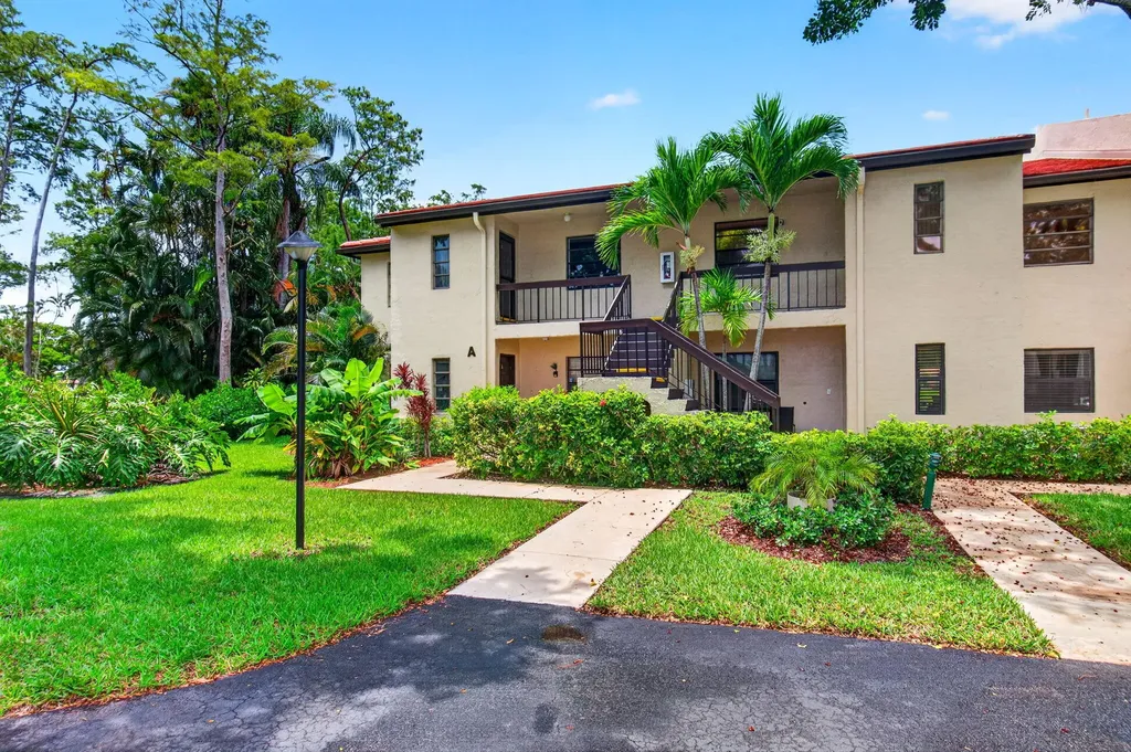 8460 Casa Del Lago Boca Raton FL 33433