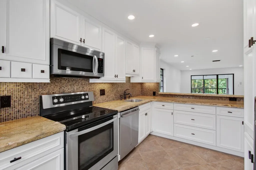 8460 Casa Del Lago Boca Raton FL 33433