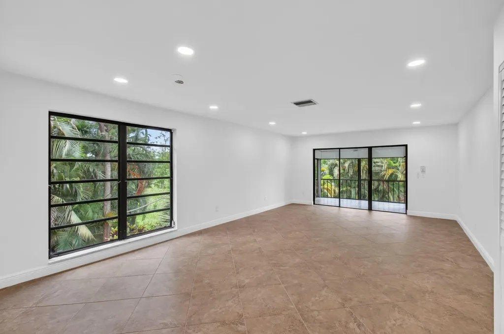 8460 Casa Del Lago Boca Raton FL 33433