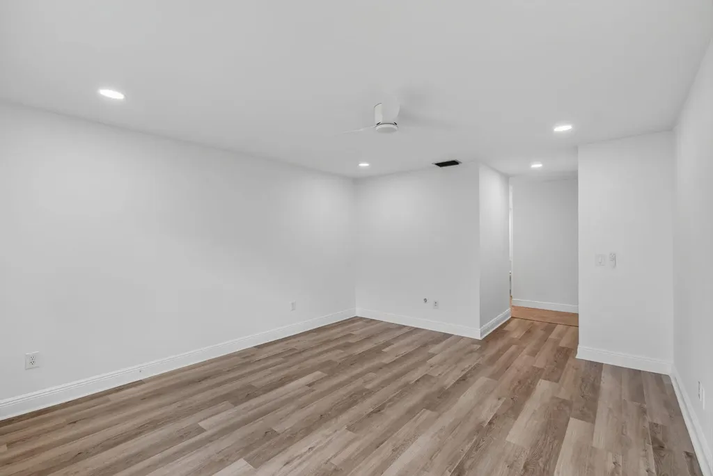 8460 Casa Del Lago Boca Raton FL 33433