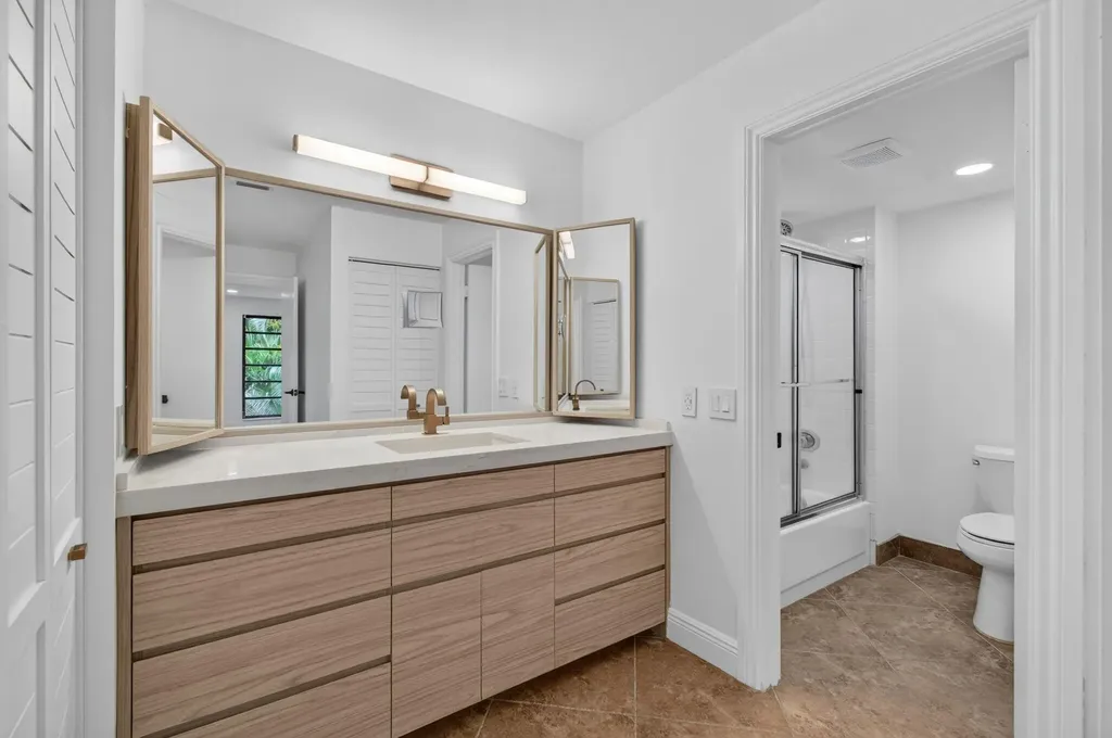 8460 Casa Del Lago Boca Raton FL 33433