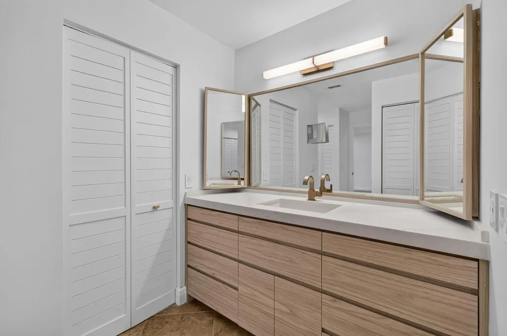 8460 Casa Del Lago Boca Raton FL 33433
