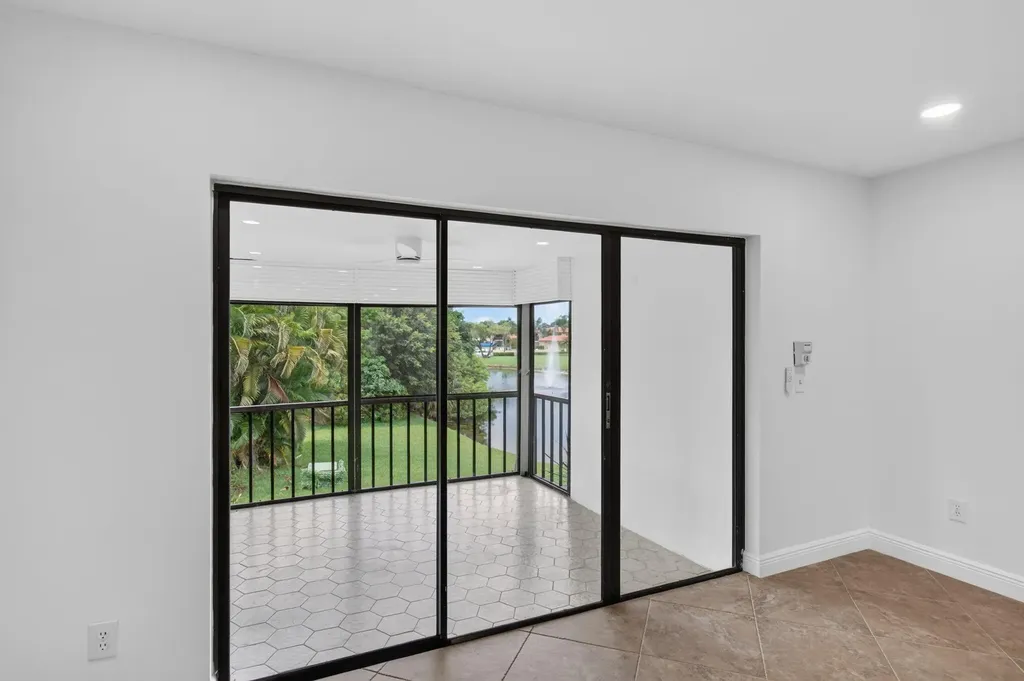 8460 Casa Del Lago Boca Raton FL 33433