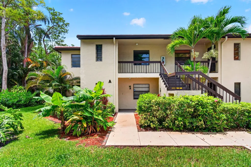 8460 Casa Del Lago Boca Raton FL 33433