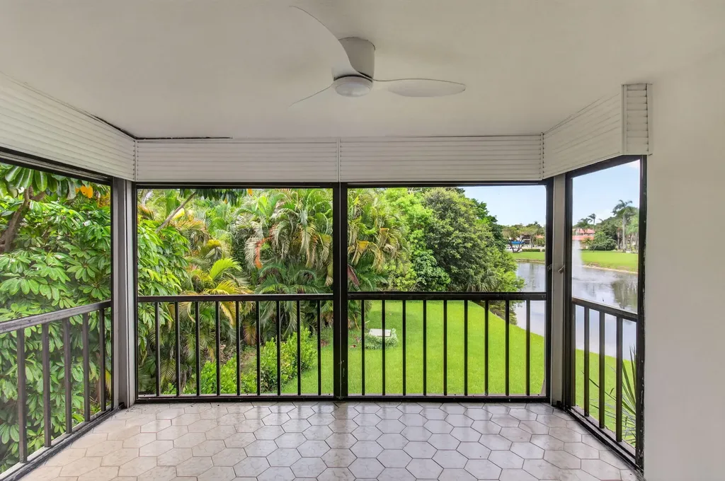 8460 Casa Del Lago Boca Raton FL 33433