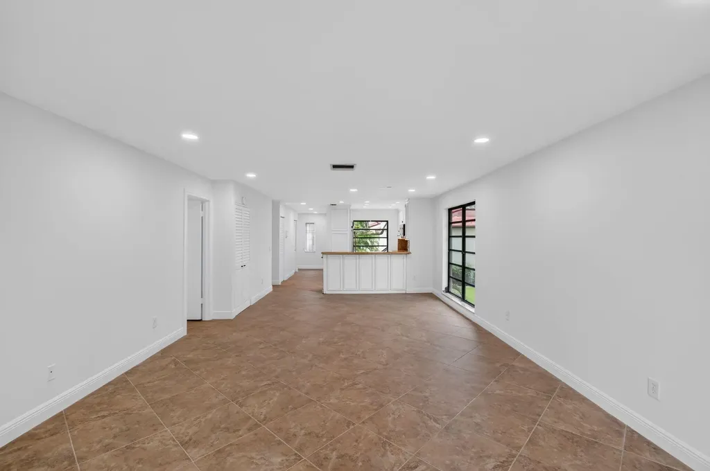 8460 Casa Del Lago Boca Raton FL 33433