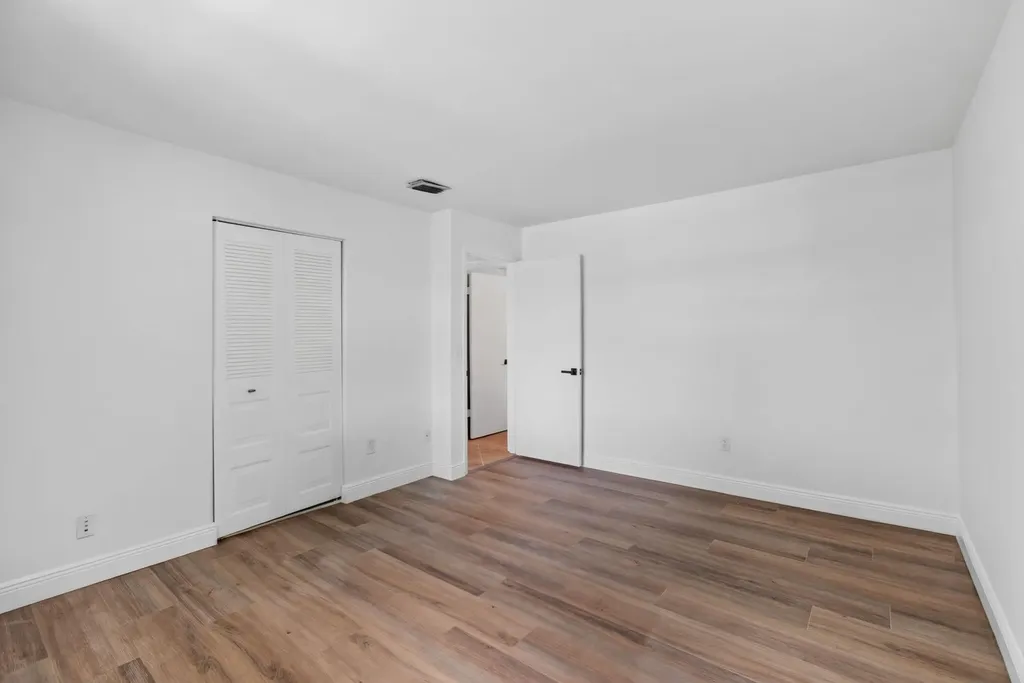 8460 Casa Del Lago Boca Raton FL 33433