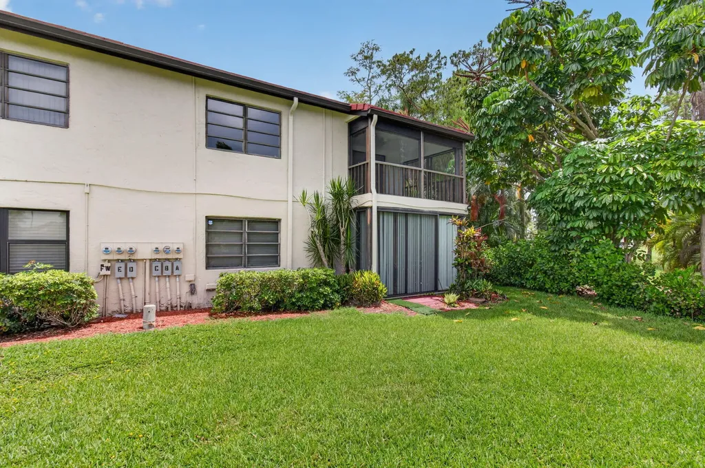 8460 Casa Del Lago Boca Raton FL 33433