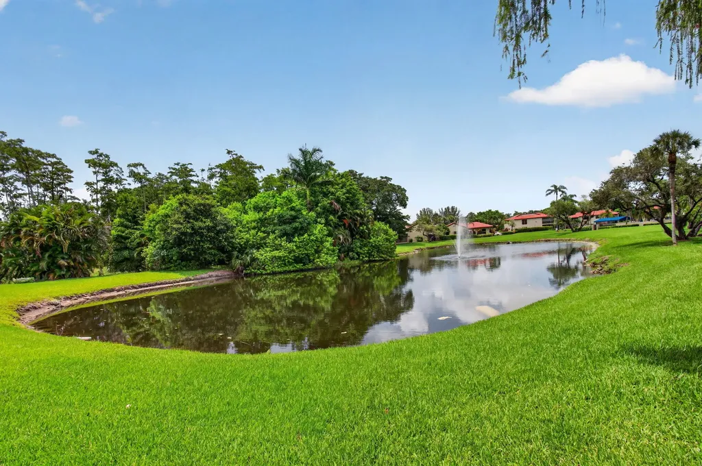 8460 Casa Del Lago Boca Raton FL 33433