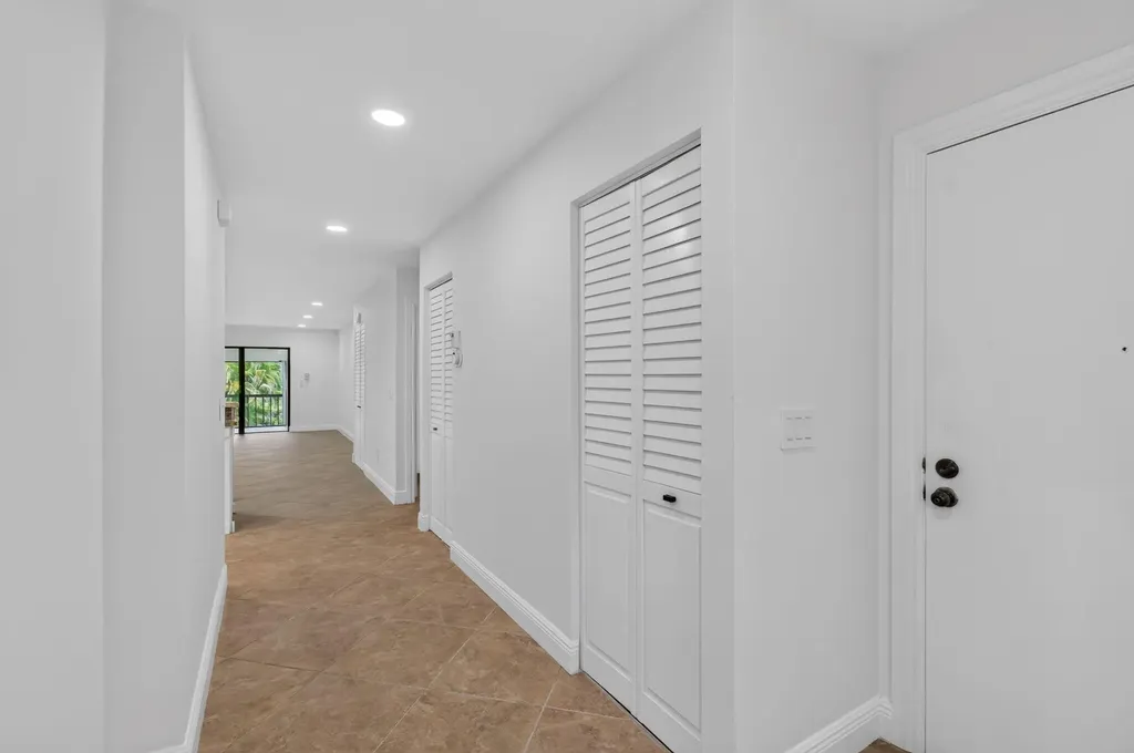 8460 Casa Del Lago Boca Raton FL 33433