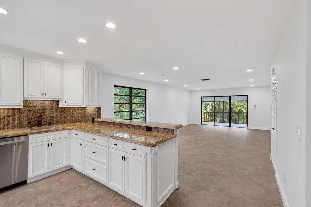 8460 Casa Del Lago Boca Raton FL 33433