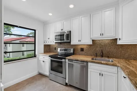 8460 Casa Del Lago Boca Raton FL 33433