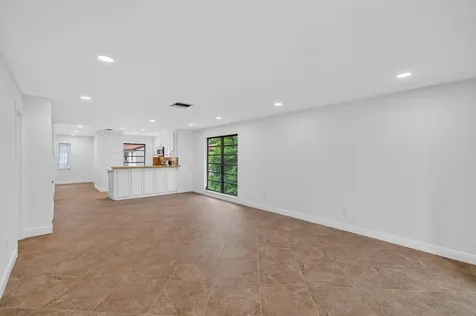 8460 Casa Del Lago Boca Raton FL 33433