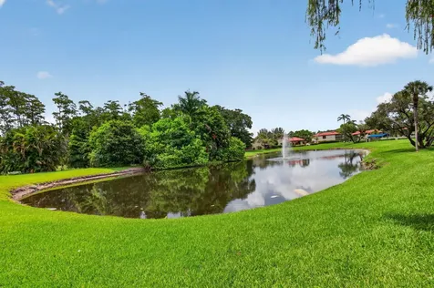 8460 Casa Del Lago Boca Raton FL 33433