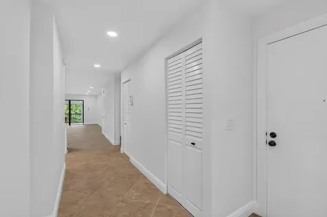 8460 Casa Del Lago Boca Raton FL 33433