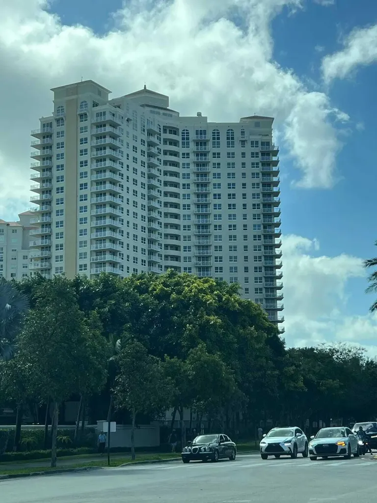 19501 W Country Club Drive Aventura FL 33180