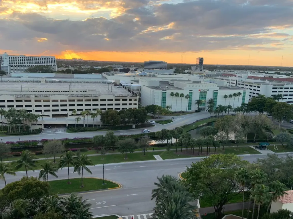 19501 W Country Club Drive Aventura FL 33180