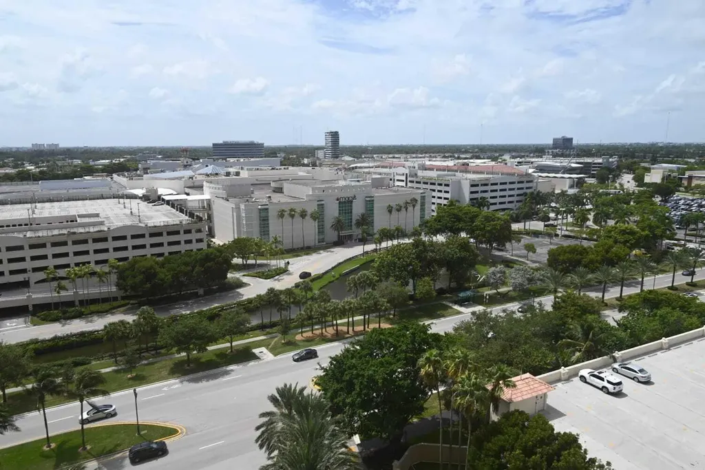 19501 W Country Club Drive Aventura FL 33180