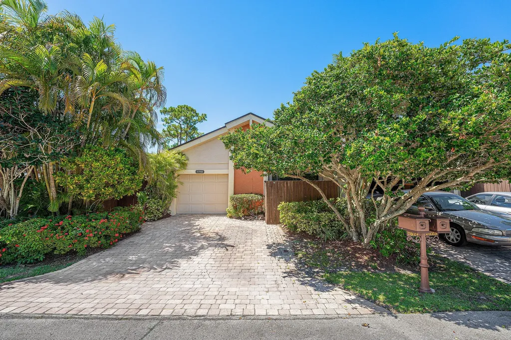 7627 Sierra Drive W Boca Raton FL 33433