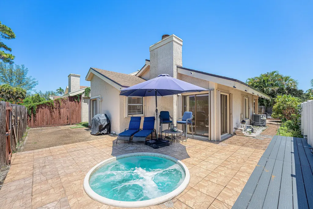 7627 Sierra Drive W Boca Raton FL 33433