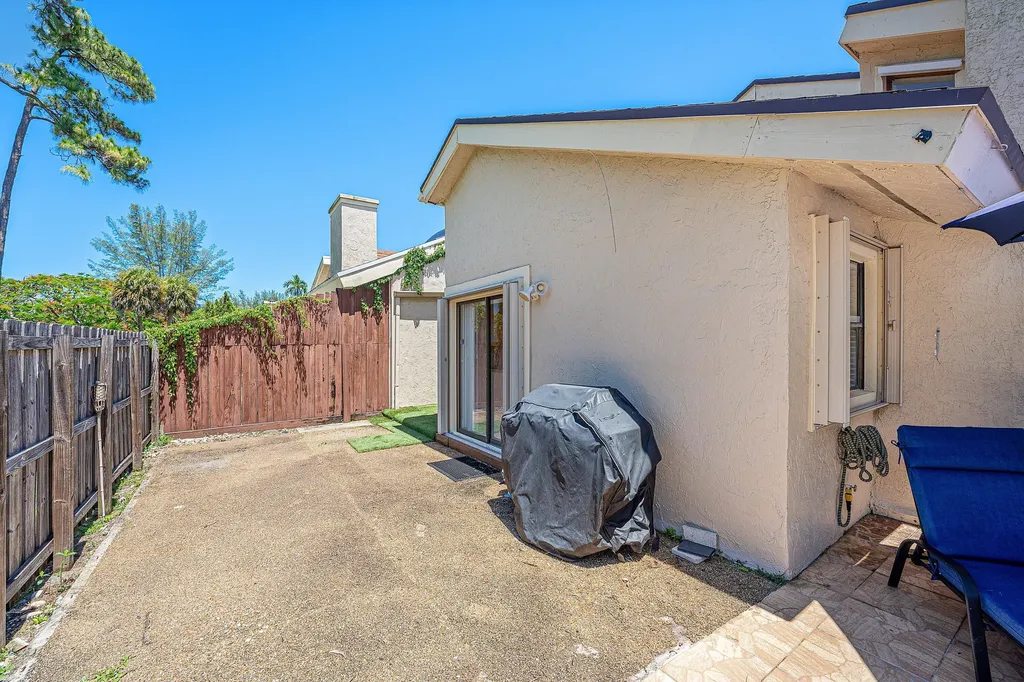 7627 Sierra Drive W Boca Raton FL 33433