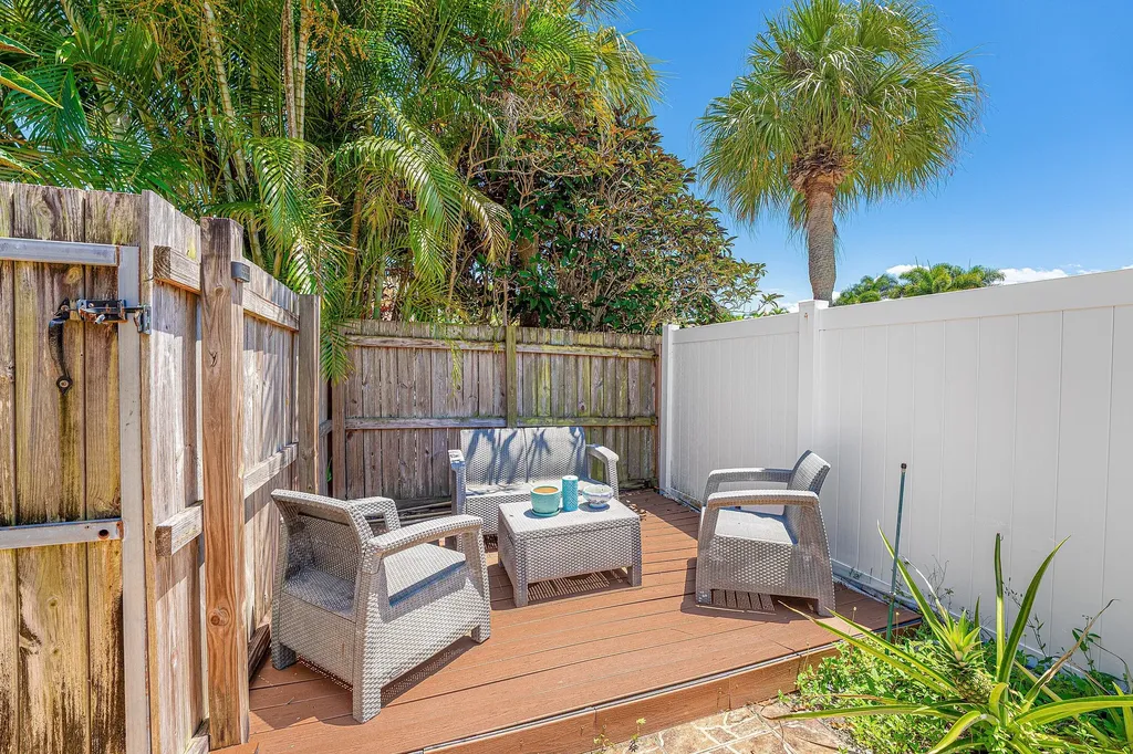 7627 Sierra Drive W Boca Raton FL 33433