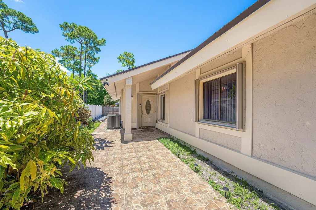 7627 Sierra Drive W Boca Raton FL 33433