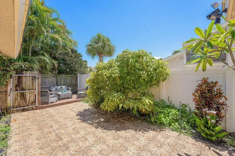 7627 Sierra Drive W Boca Raton FL 33433