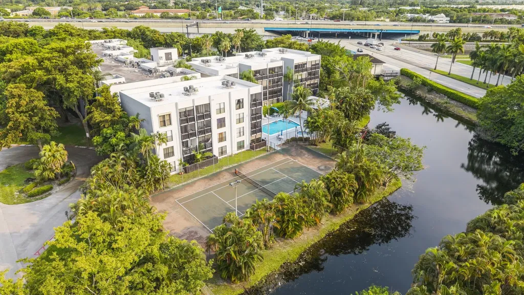 1021 Mockingbird Lane Plantation FL 33324