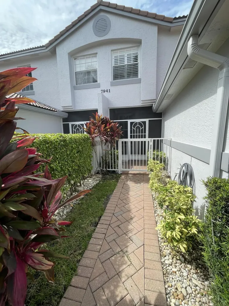 7941 Laina Lane Boynton Beach FL 33437