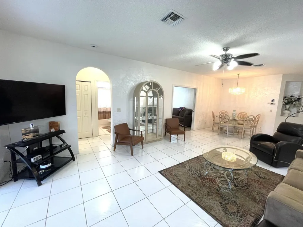 7941 Laina Lane Boynton Beach FL 33437
