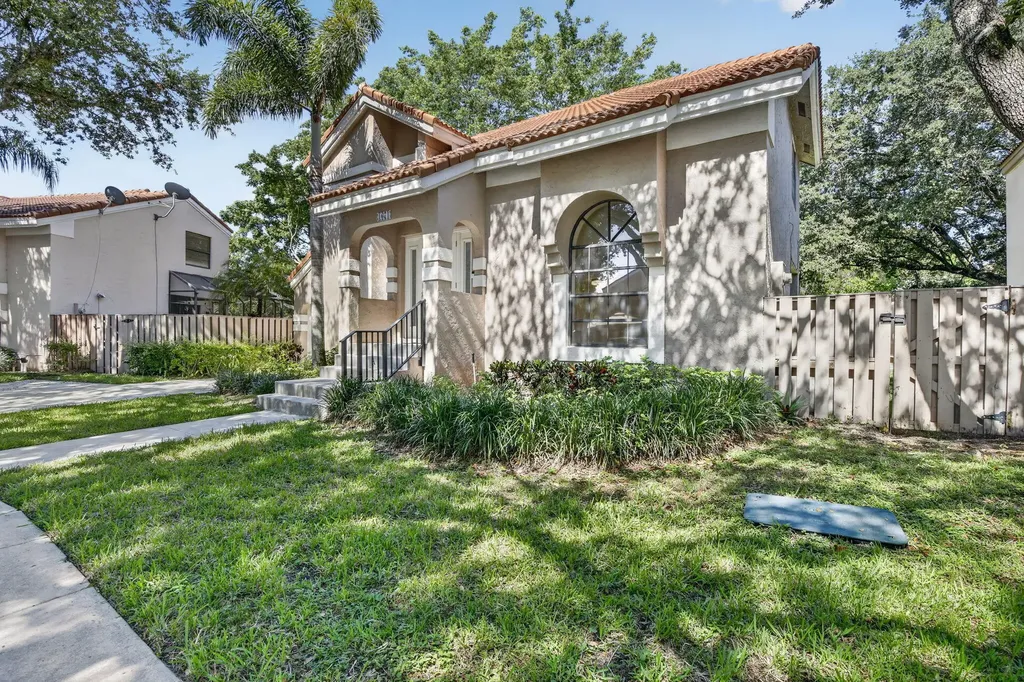 1671 NW 107th Lane Plantation FL 33322