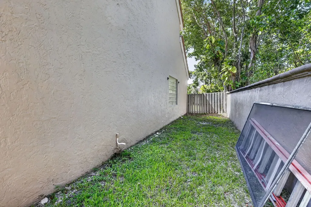 1671 NW 107th Lane Plantation FL 33322
