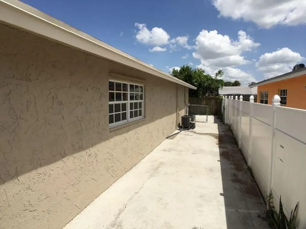 5791 S Rue Road West Palm Beach FL 33415