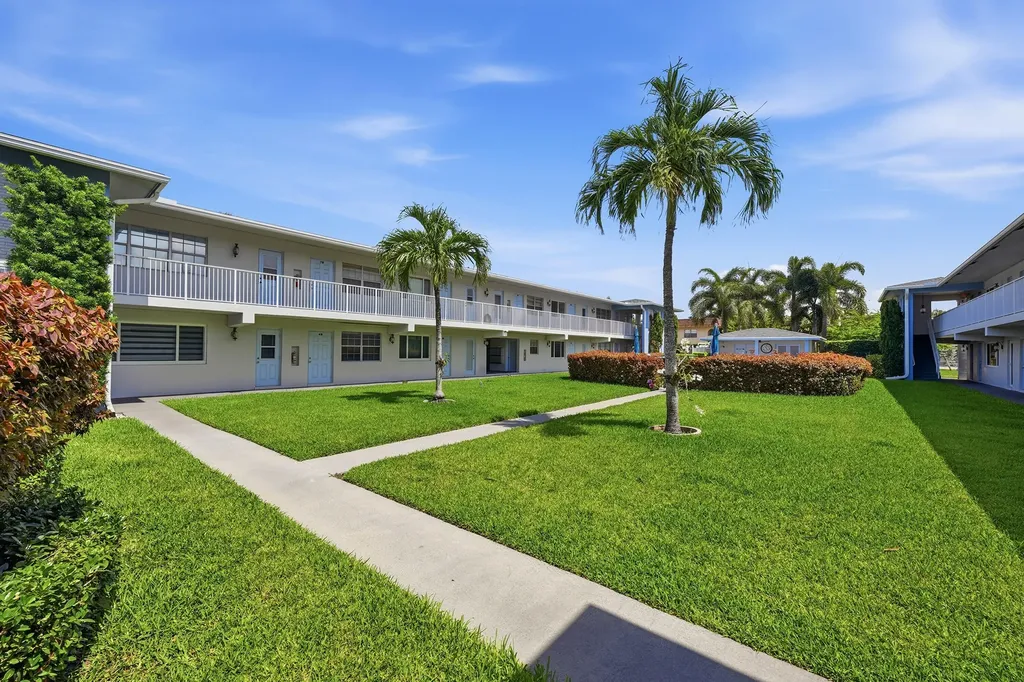 2110 NE 42nd Street Lighthouse Point FL 33064