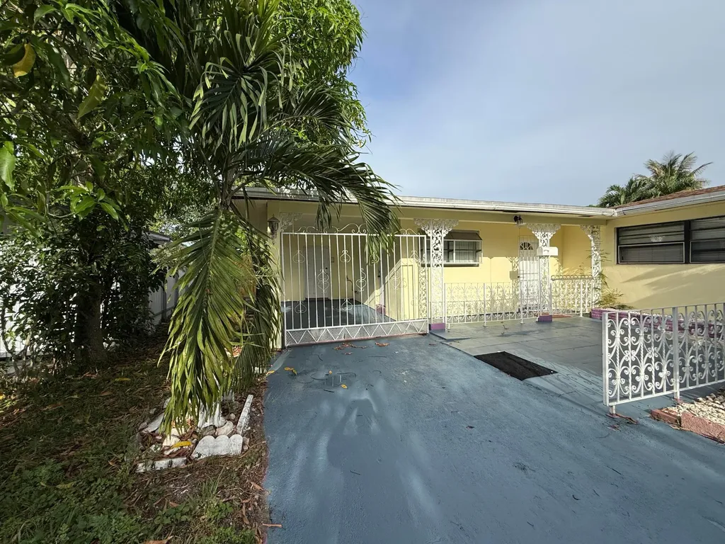 124 NW 45th Avenue Plantation FL 33317