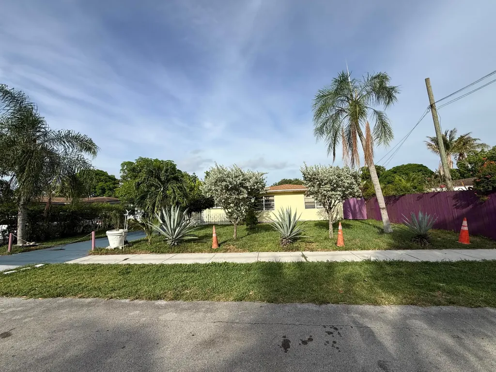 124 NW 45th Avenue Plantation FL 33317