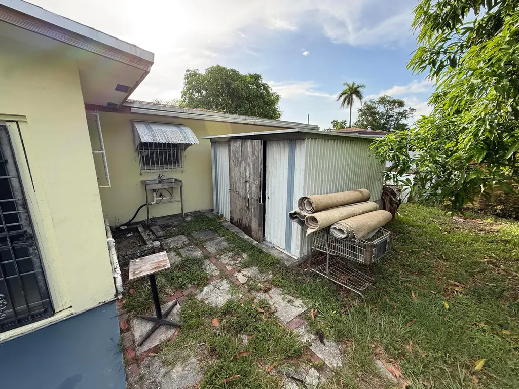 124 NW 45th Avenue Plantation FL 33317