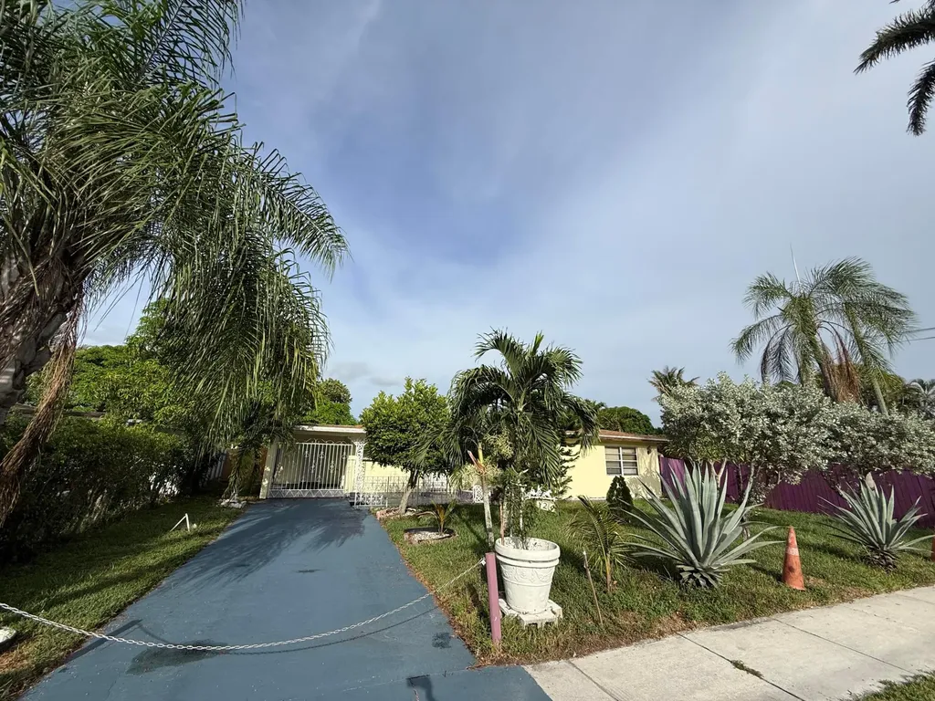 124 NW 45th Avenue Plantation FL 33317