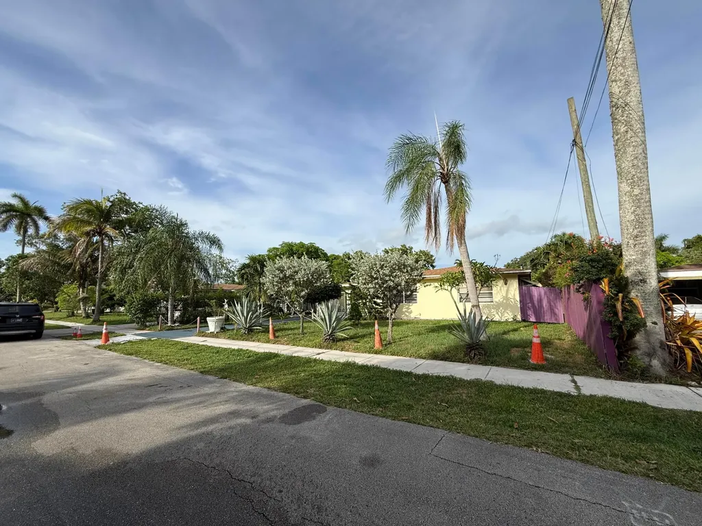 124 NW 45th Avenue Plantation FL 33317