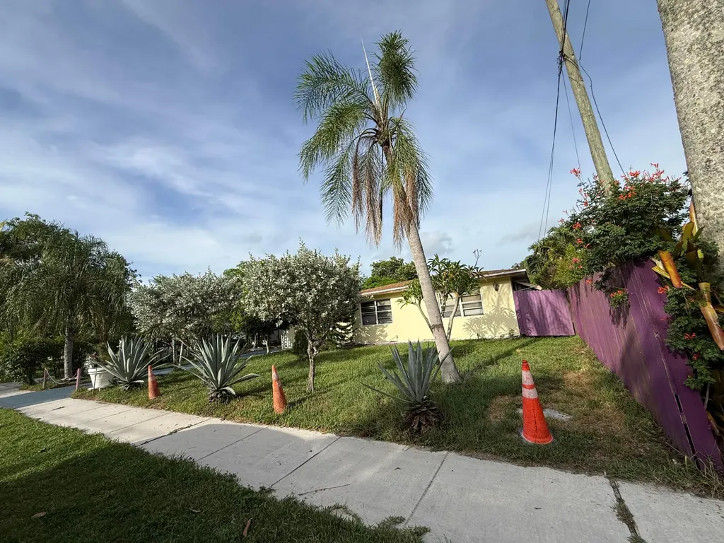 124 NW 45th Avenue Plantation FL 33317