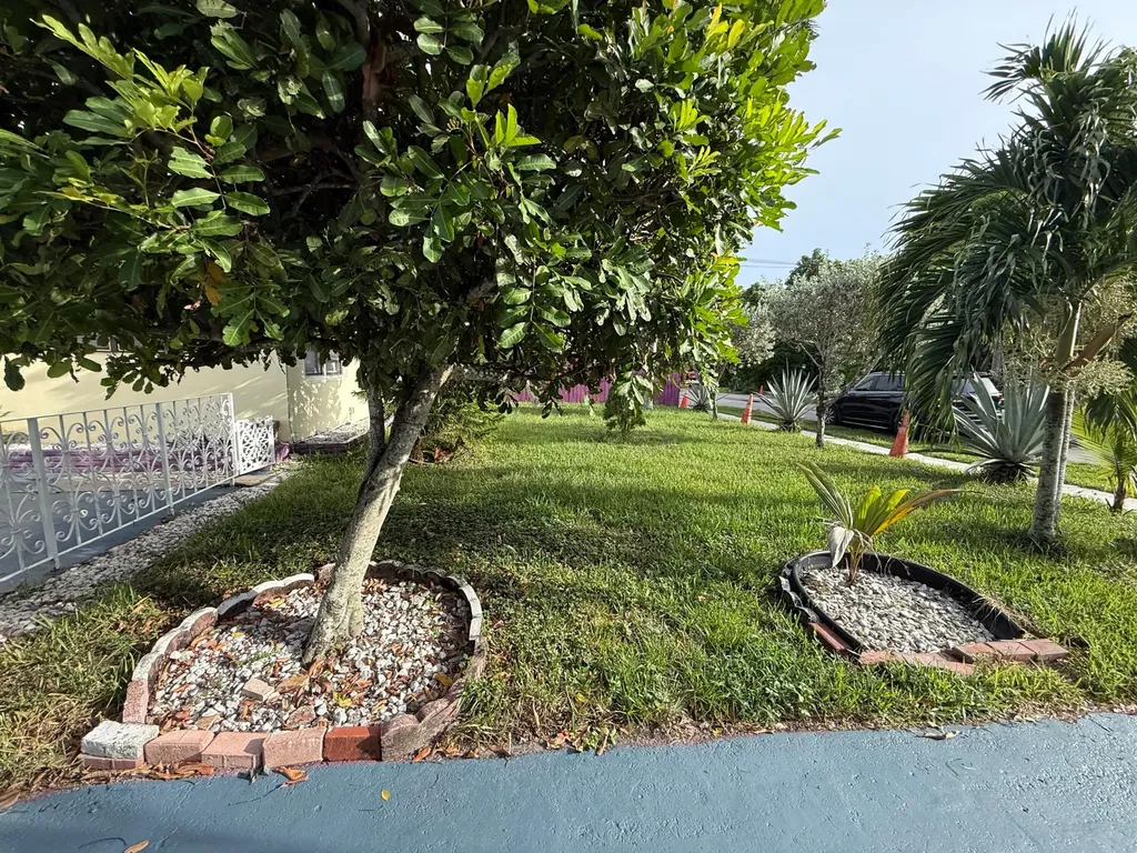 124 NW 45th Avenue Plantation FL 33317